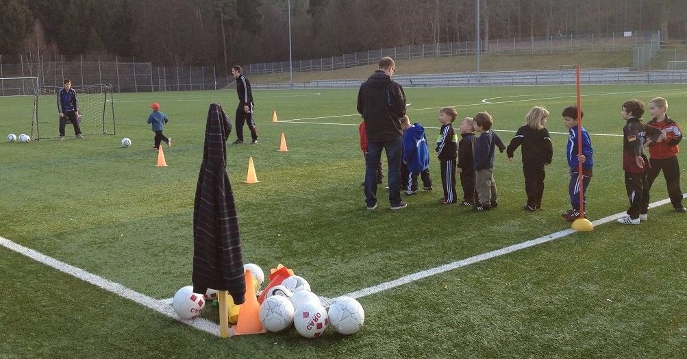 １日の練習メニュー例 ３ ６歳 幼児 フースバルトレーニング アカデミー ドイツ式サッカートレーニング