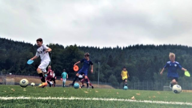 １日の練習メニュー例 ３ ６歳 幼児 フースバルトレーニング アカデミー ドイツ式サッカートレーニング